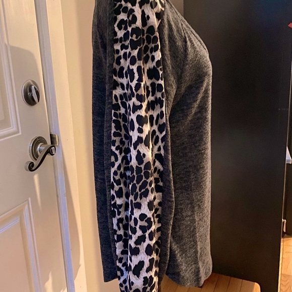 Deep V-neck Sweater, Lighter-weight - Picture 12 of 13